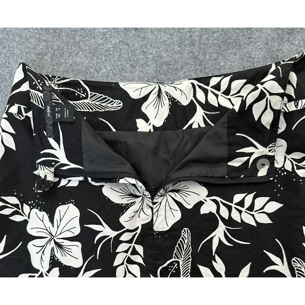 H&M Tropical Floral A-Line Skirt Size 4 Black White Monochrome Coastal Resort - Picture 3 of 9